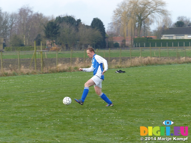 FZ002021 Pepijn voetballen